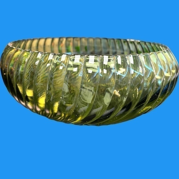 VINTAGE glass bowl, green, spiral design, 6 inch diameter, 2 1/2 inches tall - Picture 3 of 3